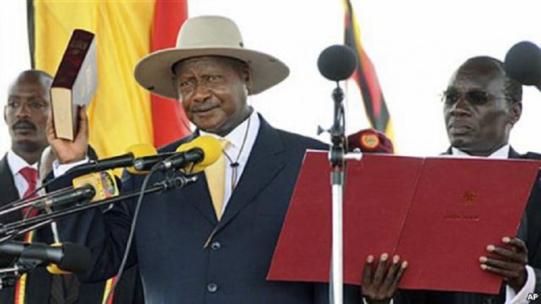 Ricercati, cleptocrati e incalliti dittatori alla corte di Museveni in Uganda