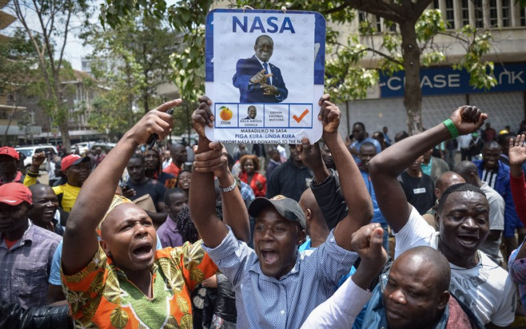 Aperti i seggi in Kenya, il NASA diventa movimento di resistenza, polizia e barricate in strada