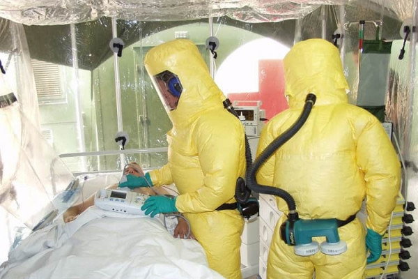 Paziente di ebola in isolamento