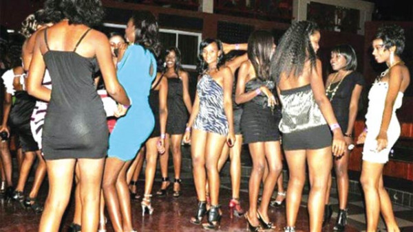 Ragazze in un night club Nairobi