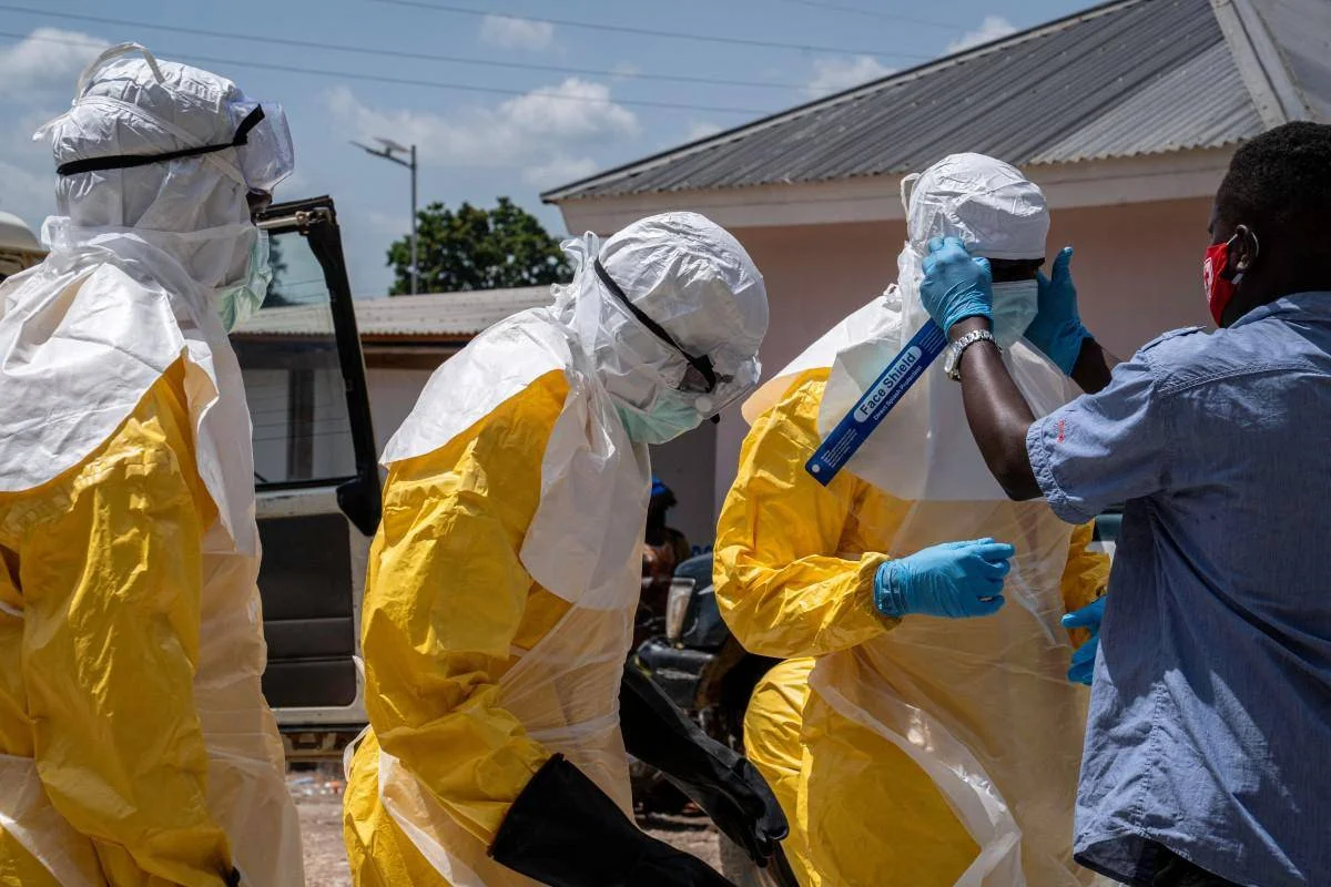 Continua la folle corsa di ebola: non conosce frontiere e l’allerta arriva a Cagliari