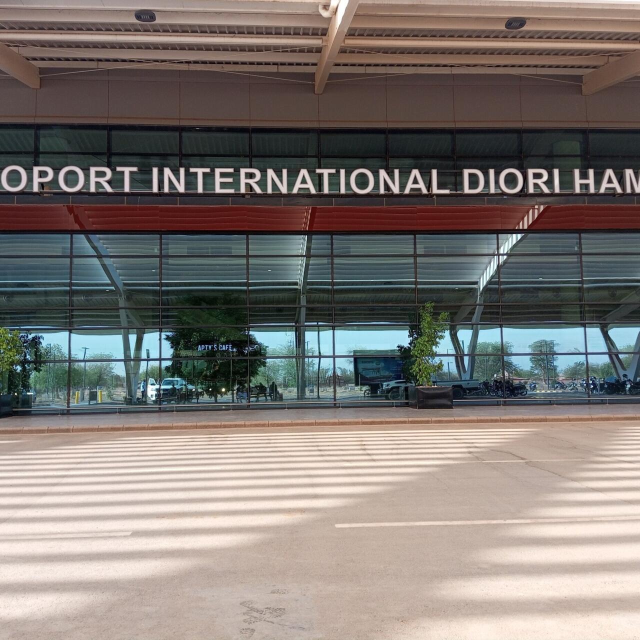 Jihadisti in azione a Niamey: attaccato l’aeroporto