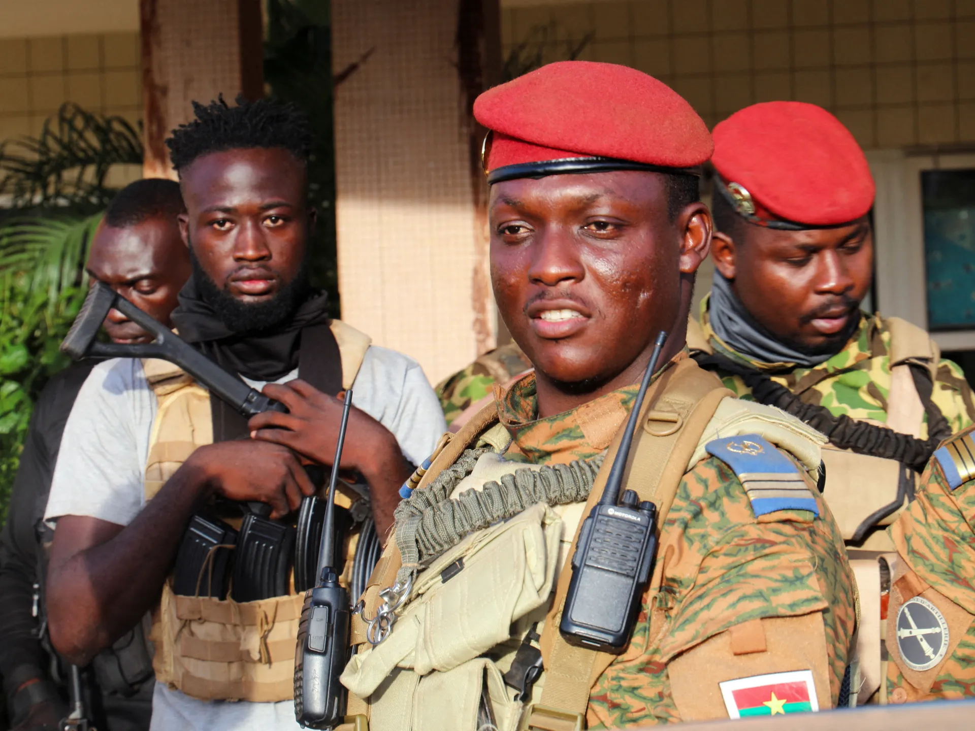 Sahel in fiamme: ribelli all’attacco e il Burkina Faso interrompe le relazioni con la Francia